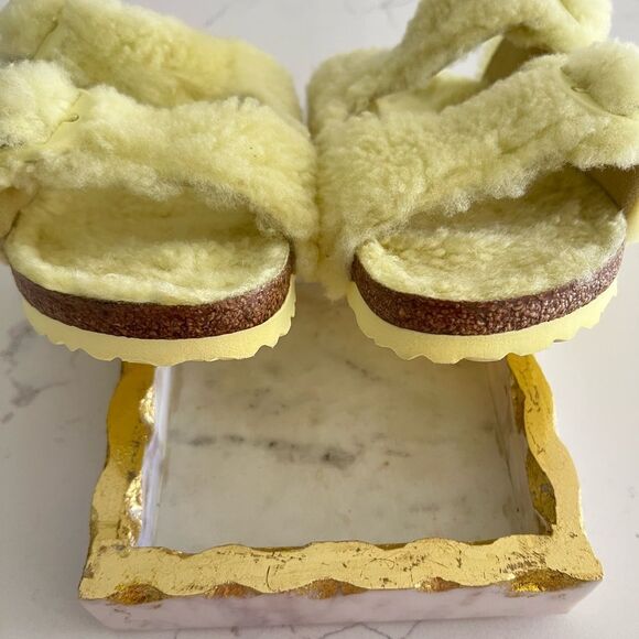 Birkenstock Big Buckle Shearling Sandals in Soft Yellow Size 8 - Picture 3 of 5